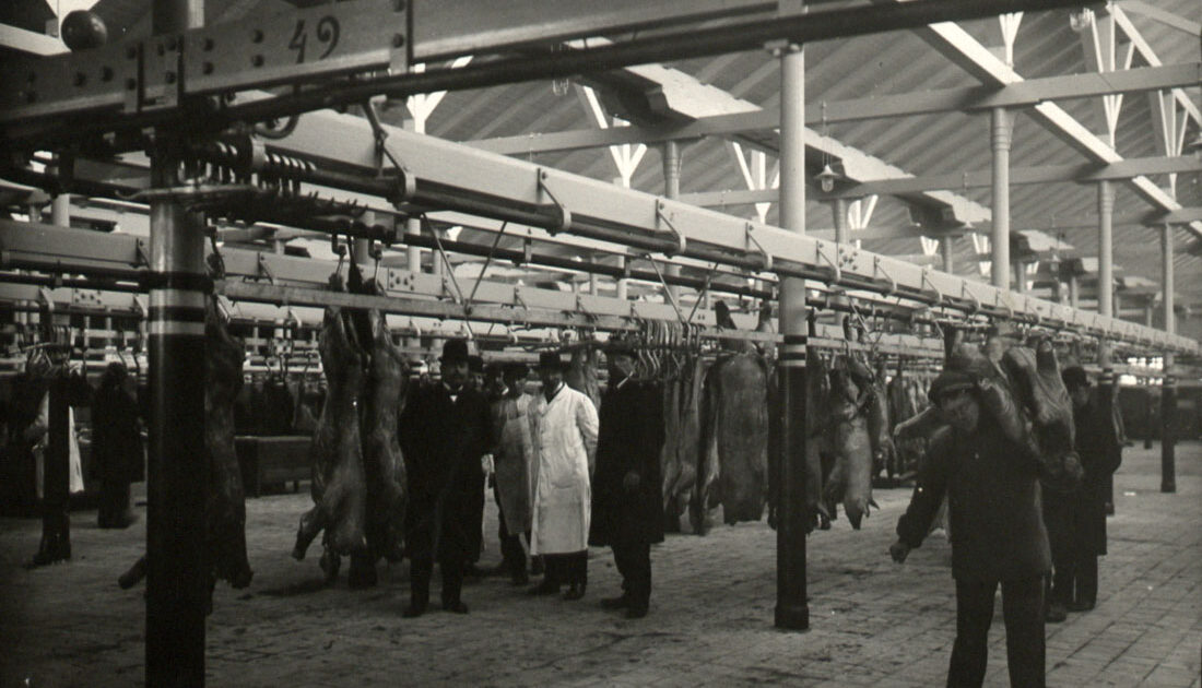 Kødopkøbere havde kronede dage under krigen. Kødbyen var fyldt til bristepunktet af slagtekvæg. Danskerne og de krigsførende lande efterspurgte alle kød. Foto: Københavns Museum