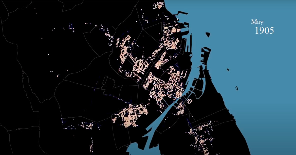 Til #Hack4DK, et arrangement for kulturinteresserede it-udviklere, lavede udvikler Rasmus Halling Lorent en visualisering i form af en lille film af data fra politiets registerblade. Filmen viser med små lysende prikker alle de indtastede adresser fra registerbladene og visualiserer på den måde byens vækst fra 1890-1923.