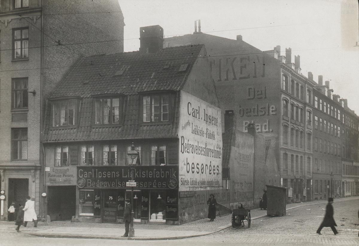 Hjørnet af Oehlenschlägergade og Vesterbrogade. Foto 1914: Ukendt fotograf, Københavns Museum.