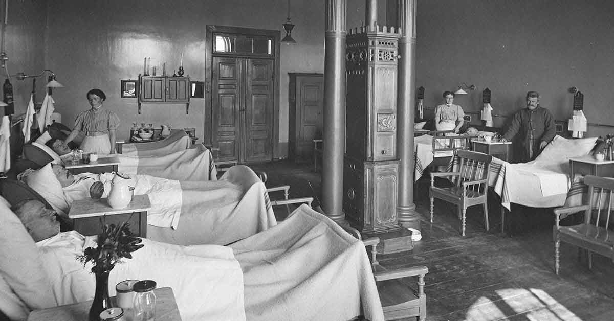 Fællesstue på Kommunehospitalets mandsafdeling i 1919. Foto: Fotograf ukendt, Københavns Museum.