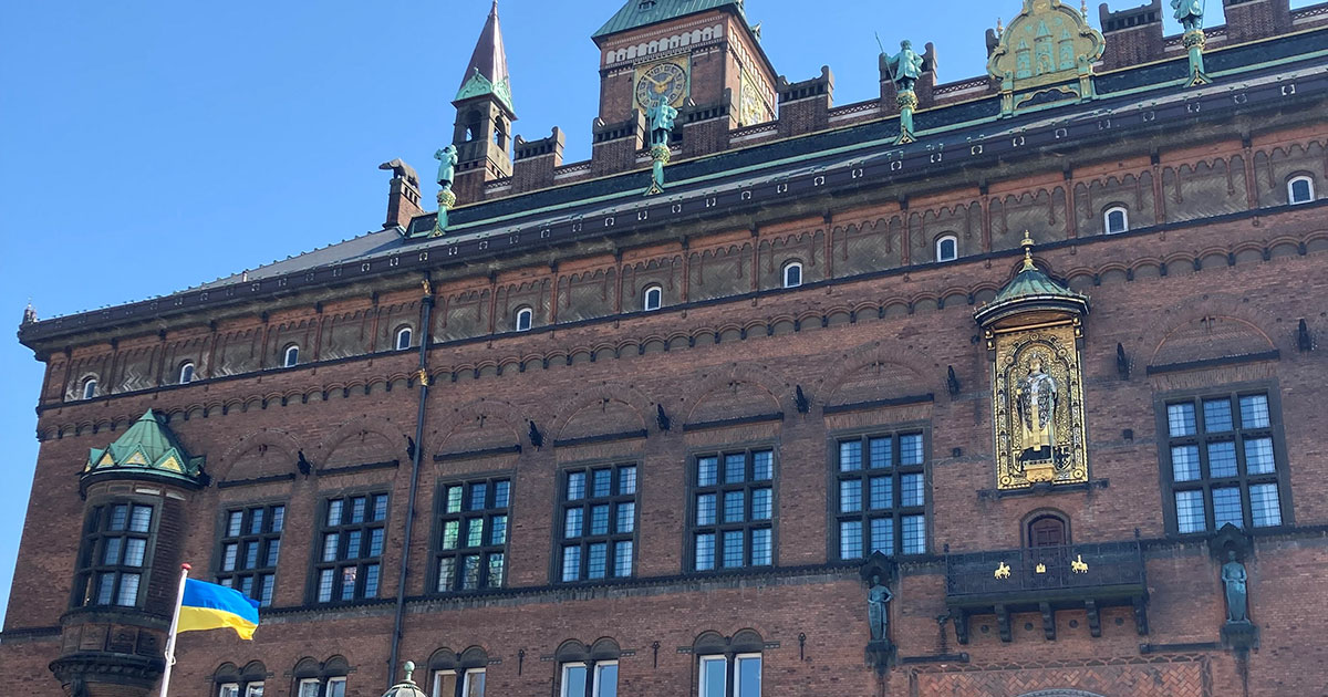 ukrainsk flag foran Københavns Rådhus